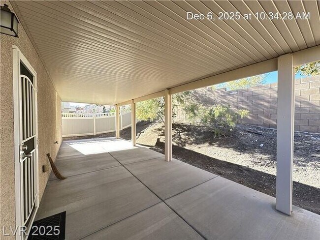 Building Photo - FURNISHED SINGLE STORY LOCATED IN THE HENDERSON AREA!!