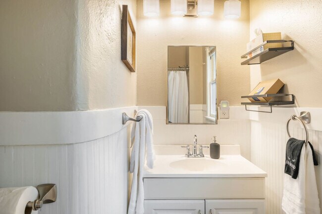 Building Photo - 720 NE 47th St