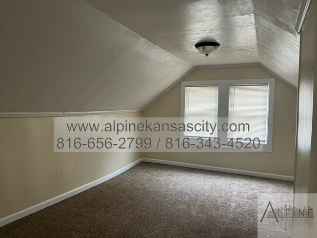 Building Photo - 3 Bedroom NE Home