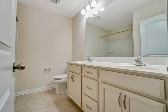 Building Photo - 3 Bedroom Townhome in Steele Creek!