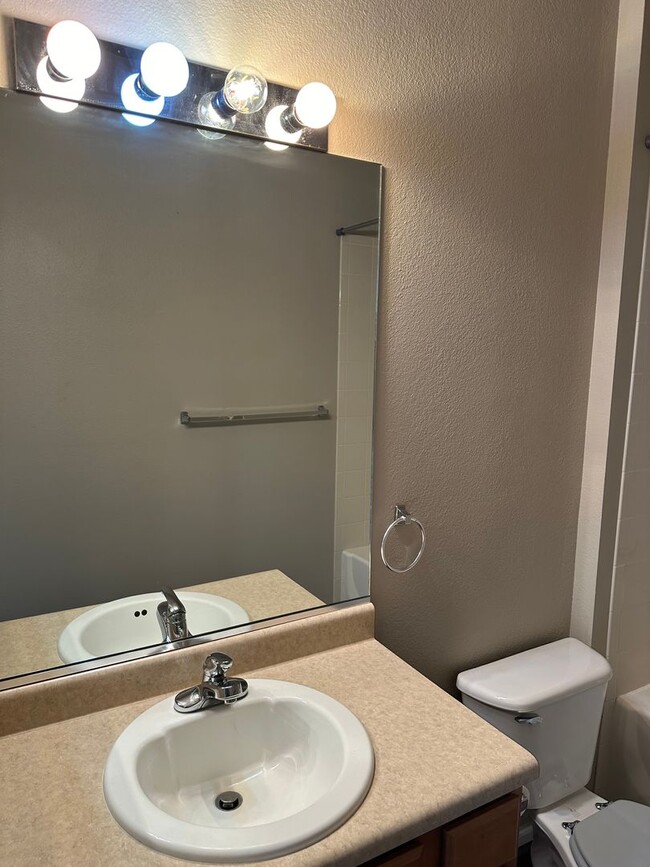 Building Photo - Mountain View Condo