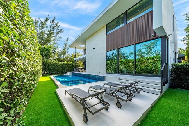 Building Photo - 4585 Nautilus Dr