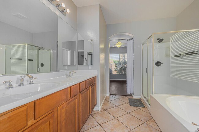 Building Photo - 2058 E Flint St