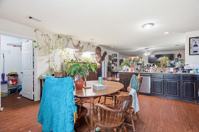 Building Photo - 1812 Village Park Trail