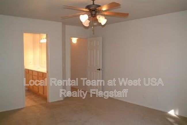 Building Photo - 381 W Cattle Drive Trail
