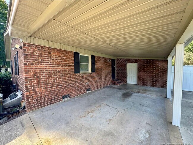 Building Photo - 1502 N Pine St