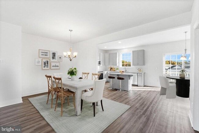 Building Photo - 866 Mapleton Ave