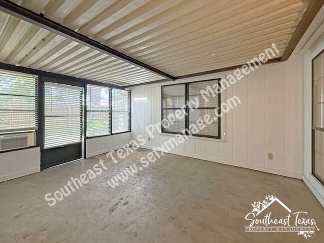 Building Photo - 1099 Sunmeadow Dr