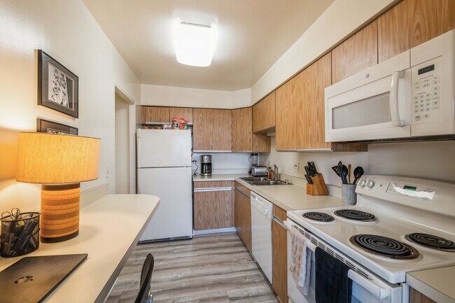 Building Photo - 50 E Bellevue Pl