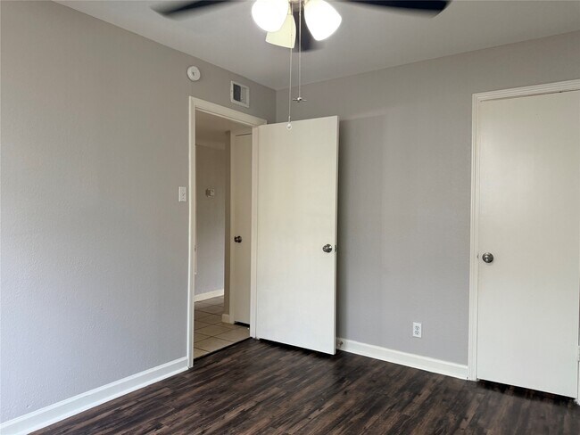 Building Photo - 2102 5th Ave N