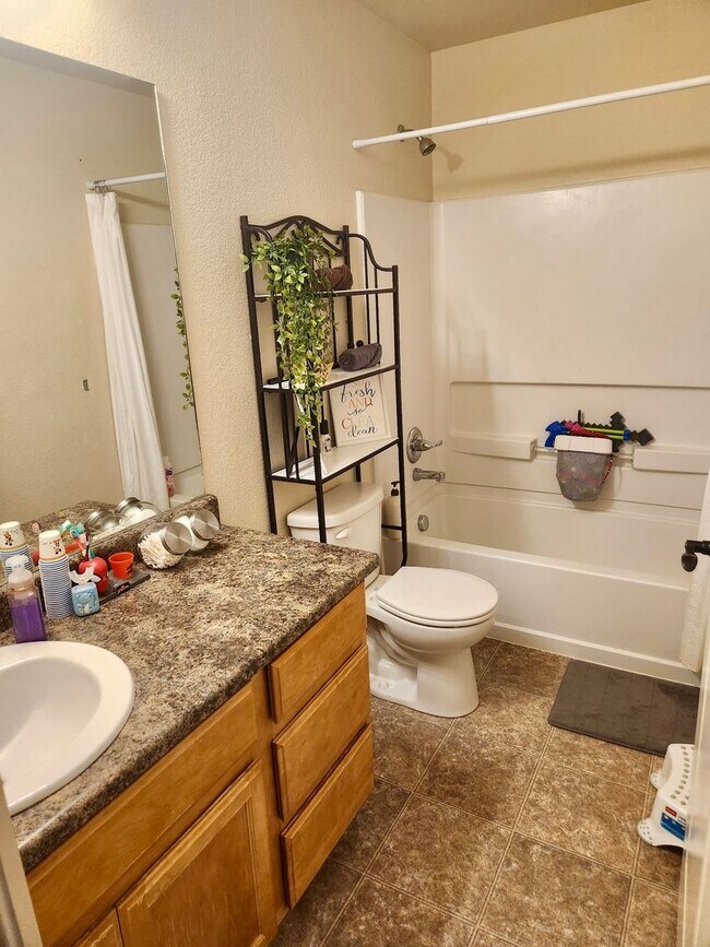 Building Photo - Gorgeous 3 bed/2.5 bath home with 3-CAR TANDEM GARAGE in Painted Sky