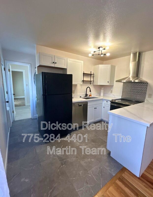 Building Photo - 640 James Ln