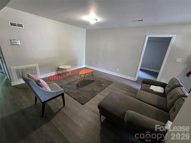 Building Photo - 2727 Englehardt St