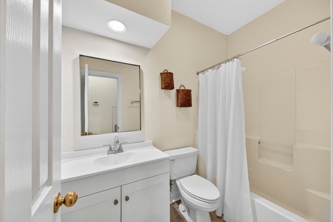 Building Photo - 1745 Wyngate Cir