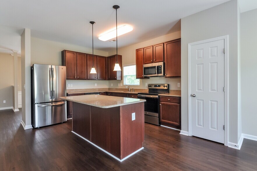 Building Photo - 3701 Amistad Ln