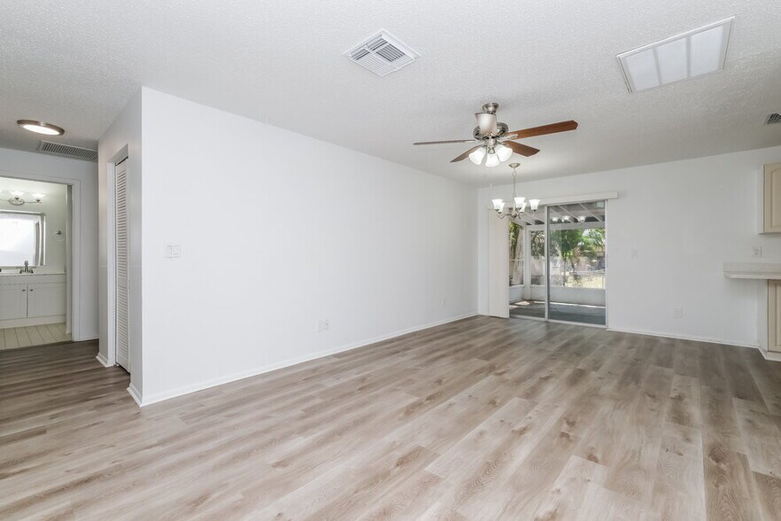 Building Photo - 714 Crimson King Trce