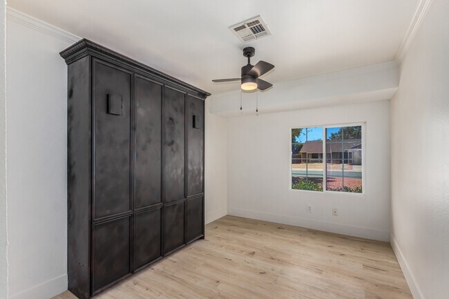 Building Photo - 15433 N 63rd St