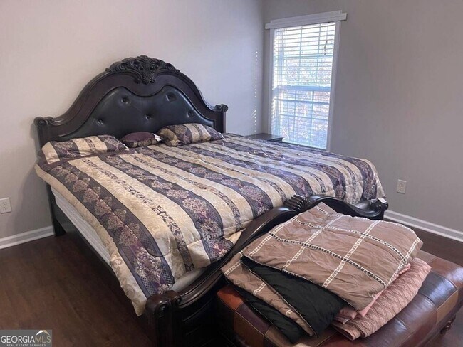 Building Photo - 3352 Chastain Gardens Dr NW