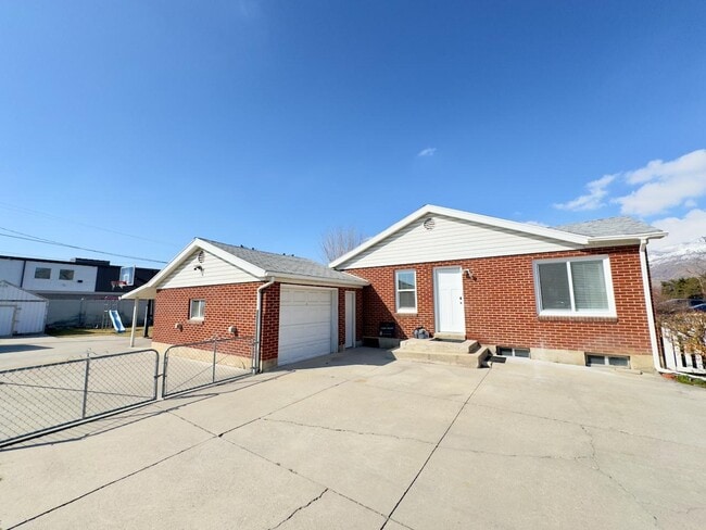 Building Photo - 1657 N 400 W