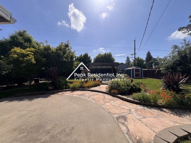 Building Photo - Spacious 2bd/2ba Arden Area Home-Must See!