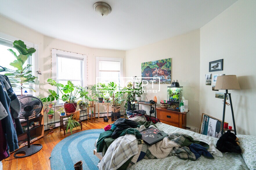 Building Photo - 20 Lawn St