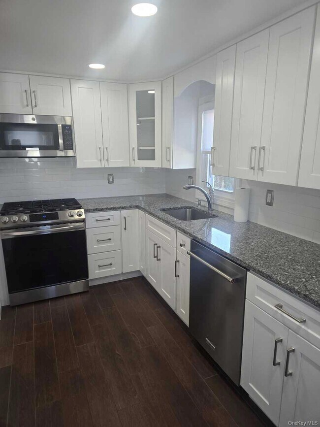 Building Photo - 119 Crown Ave