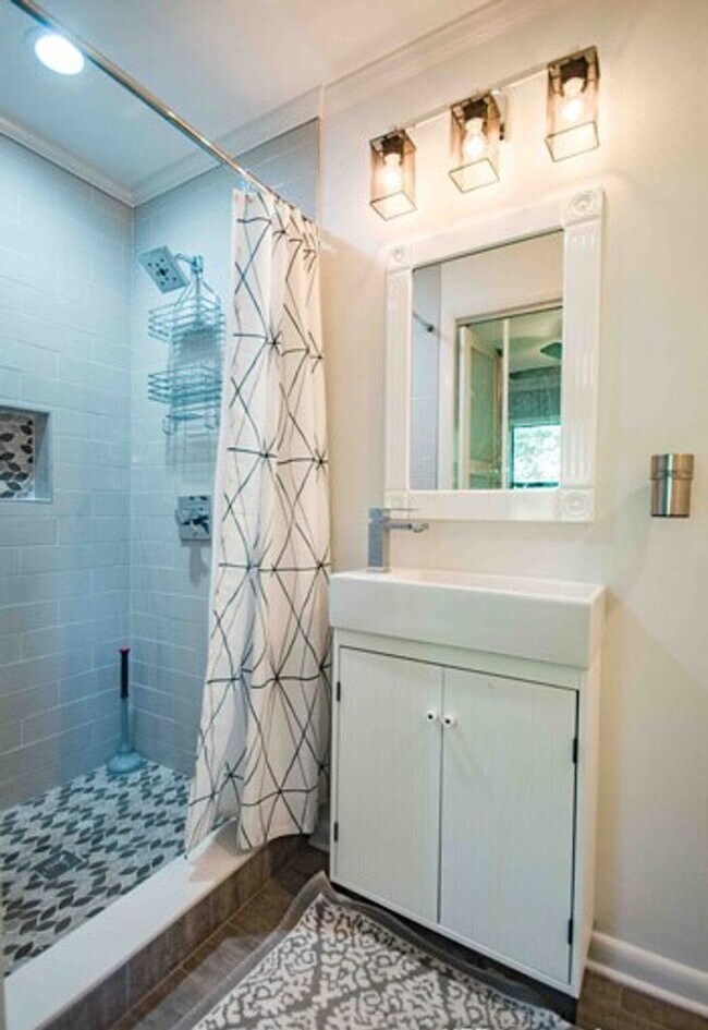 Building Photo - Fabulous home near the fairgrounds-$500 off 1st months rent!