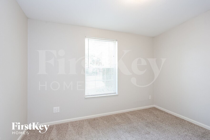 Building Photo - 805 35th Ave S