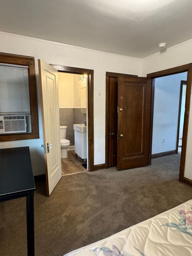 Building Photo - 849 E University Ave