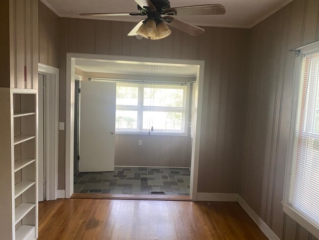 Master Bedroom. - 104 S Walnut St