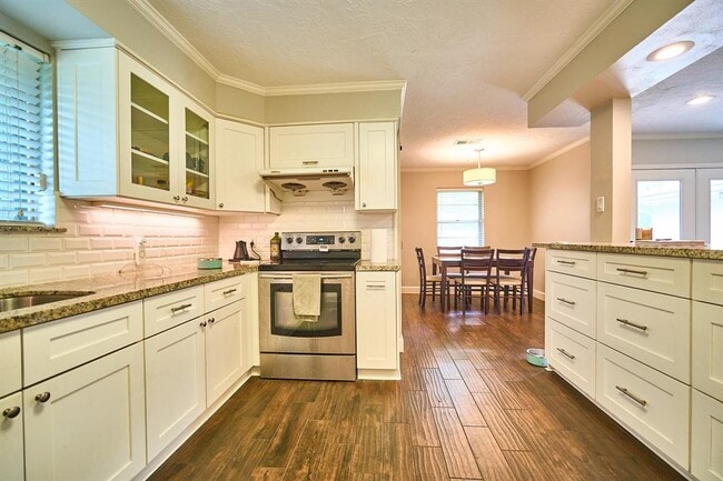 Building Photo - 5506 Dumfries Dr