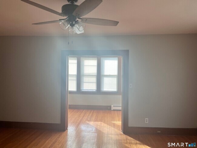 Building Photo - 460 Anson St