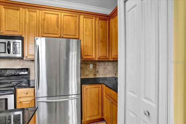 Building Photo - 2117 W Dekle Ave