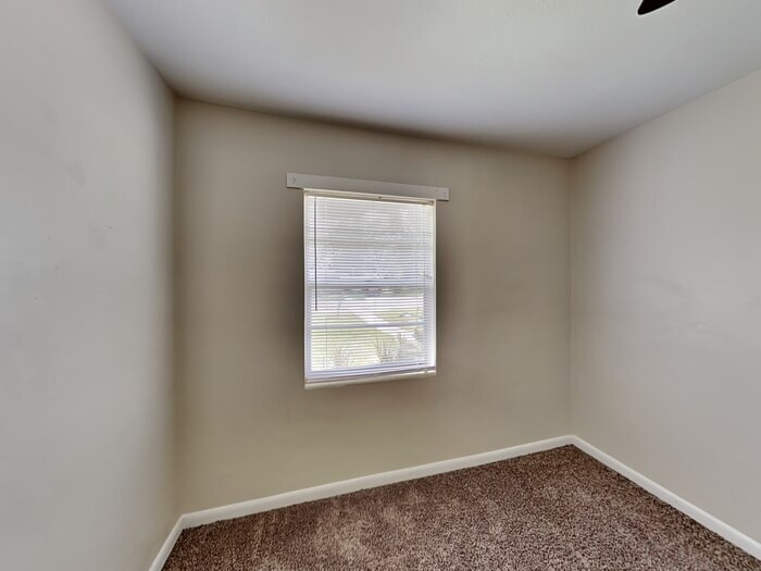 Building Photo - 408 Eastway Dr