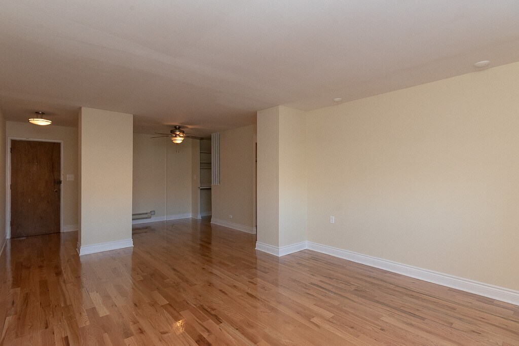 Building Photo - 659 W Wrightwood Ave