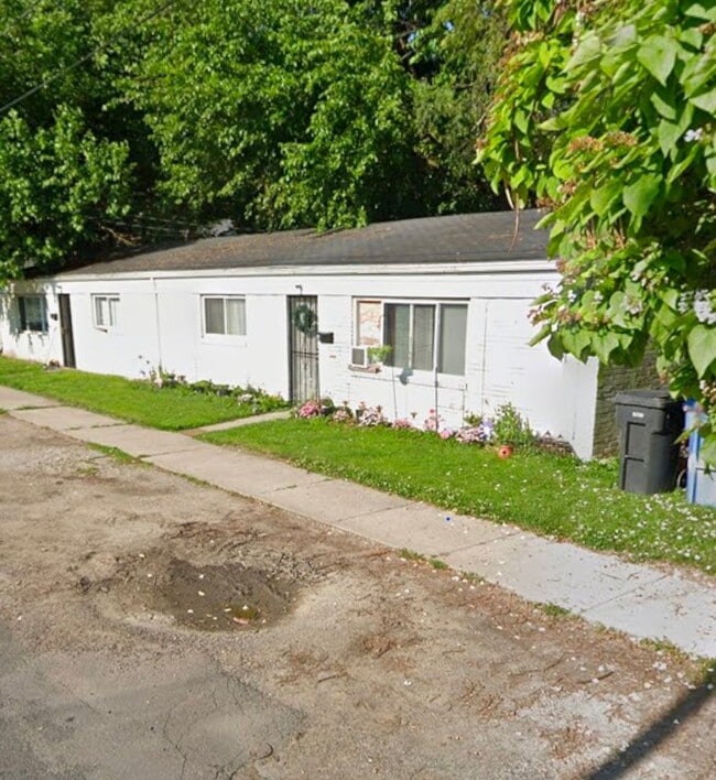 Building Photo - Holmes1644