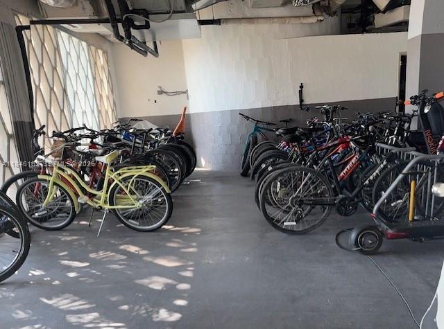 Building Photo - 9100 W Bay Harbor Dr