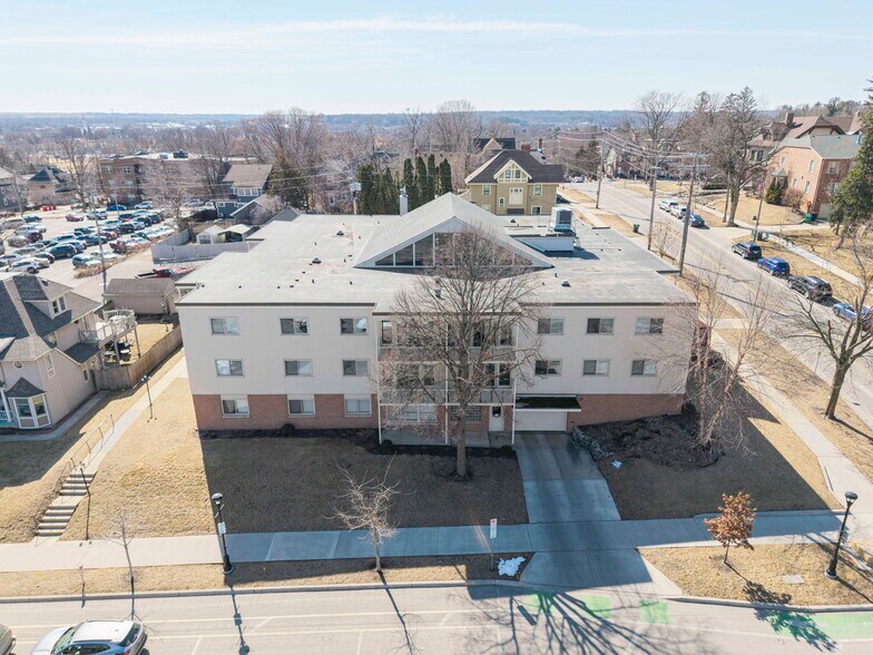 Building Photo - 410 6th Ave SW