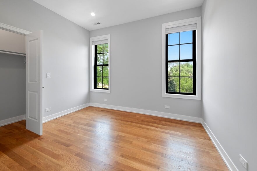 Building Photo - 1339 N Noble St