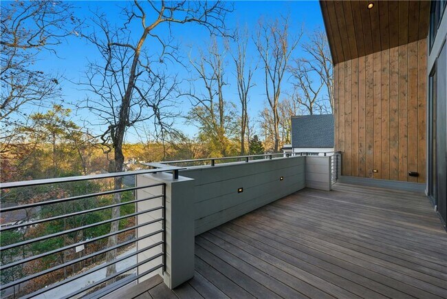 Building Photo - 1033 Reeder Cir NE