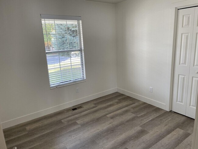 Building Photo - 258 W 1360 N