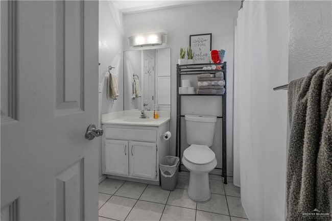 Building Photo - 1804 Oasis Dr