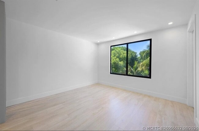 Building Photo - 823 33rd St