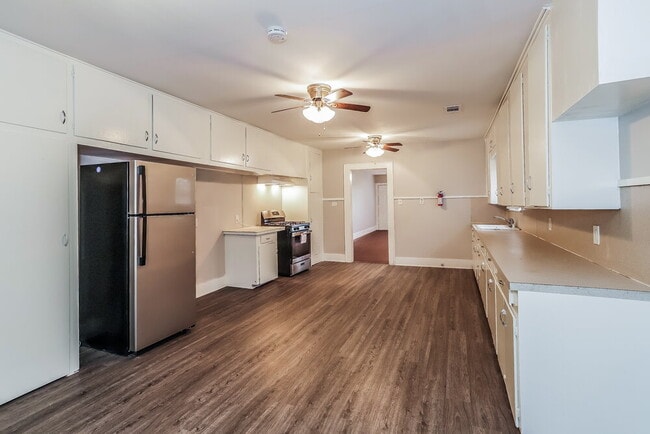 Building Photo - 522 12th Ave N