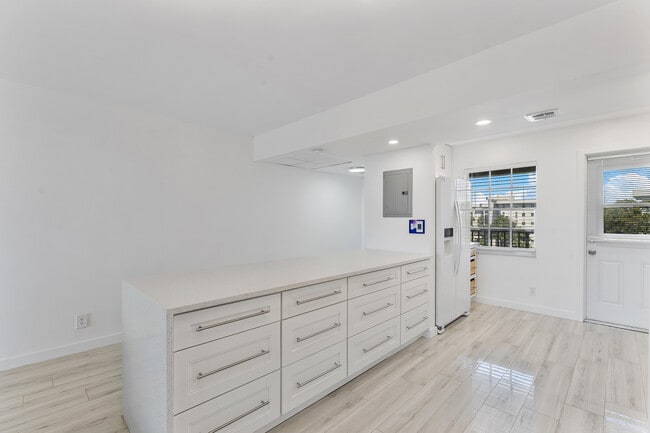 Building Photo - 3001 S Course Dr