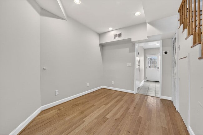 Building Photo - 1028 4th St NE