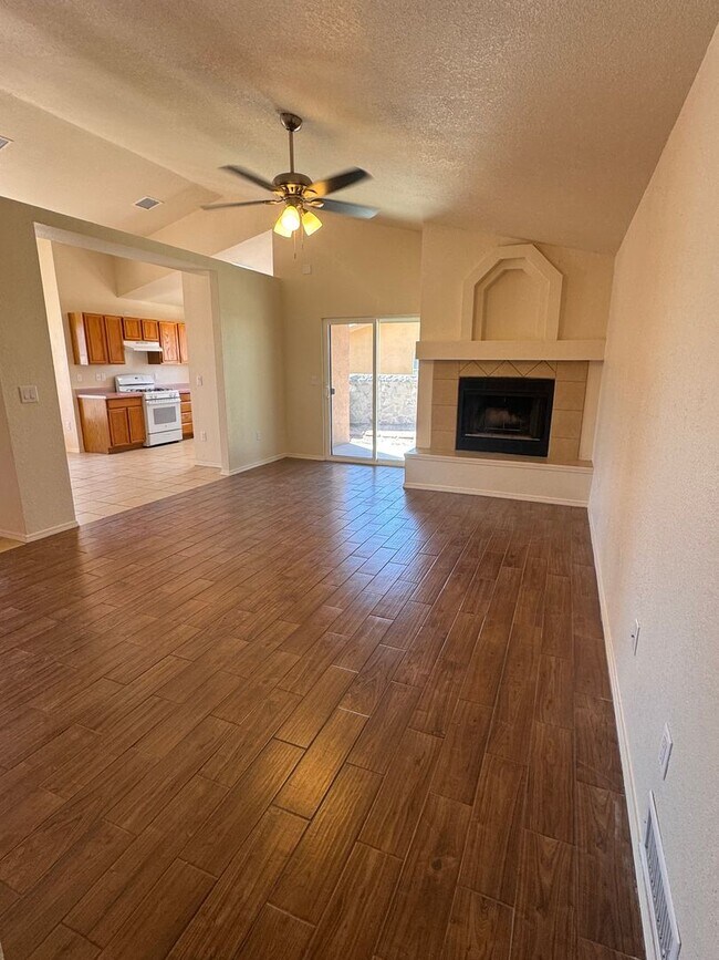 Building Photo - Nice Home is Las Colinas!