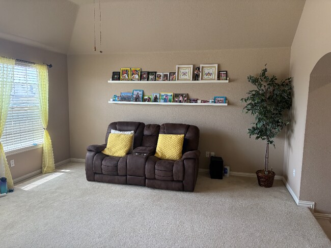 Building Photo - 1602 Wagon Wheel Dr
