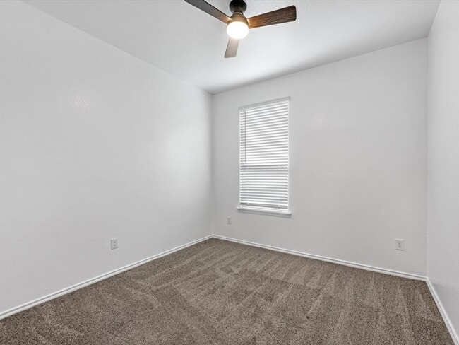 Building Photo - 2627 Summer Ln
