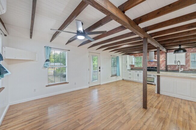 Building Photo - 271 Bracewell St